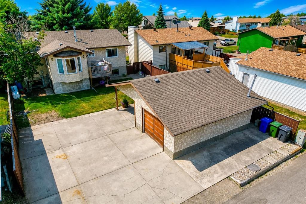 5616 45Th Street, Innisfail, AB - Outdoor With Exterior