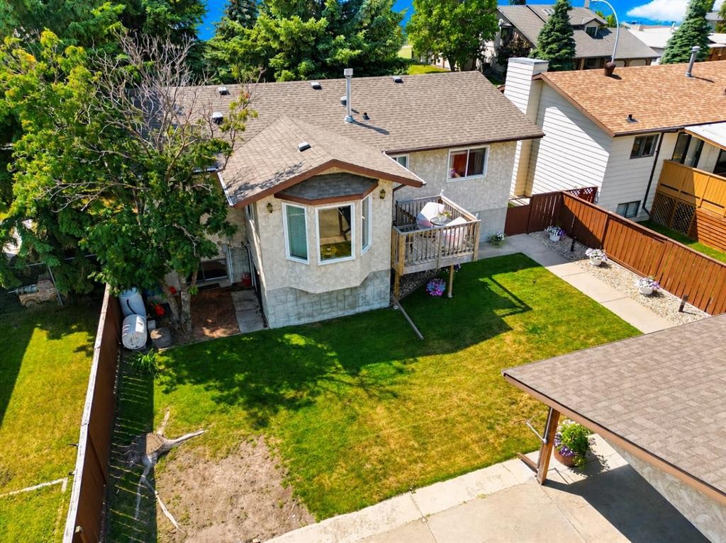 5616 45Th Street, Innisfail, AB - Outdoor With Deck Patio Veranda With Exterior