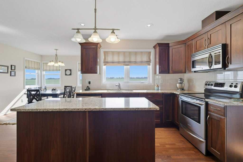 430057 Range Road 22, Rural Ponoka County, AB - Indoor Photo Showing Kitchen With Upgraded Kitchen