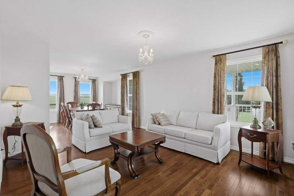 430057 Range Road 22, Rural Ponoka County, AB - Indoor Photo Showing Living Room