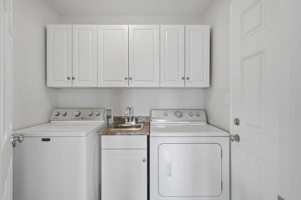 430057 Range Road 22, Rural Ponoka County, AB - Indoor Photo Showing Laundry Room
