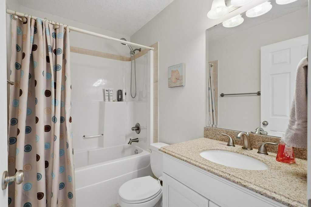 430057 Range Road 22, Rural Ponoka County, AB - Indoor Photo Showing Bathroom