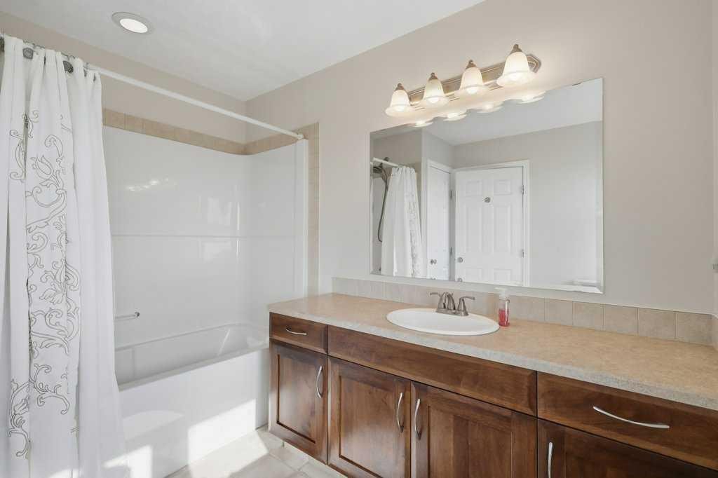 430057 Range Road 22, Rural Ponoka County, AB - Indoor Photo Showing Bathroom