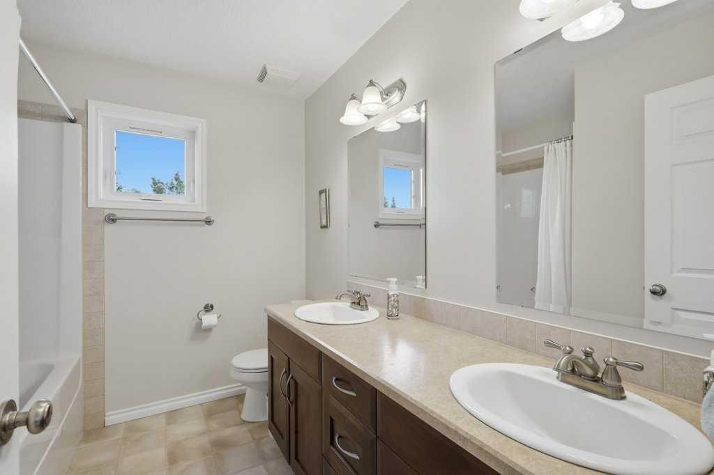430057 Range Road 22, Rural Ponoka County, AB - Indoor Photo Showing Bathroom
