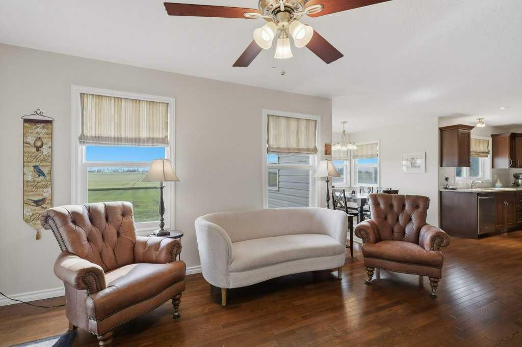 430057 Range Road 22, Rural Ponoka County, AB - Indoor Photo Showing Living Room