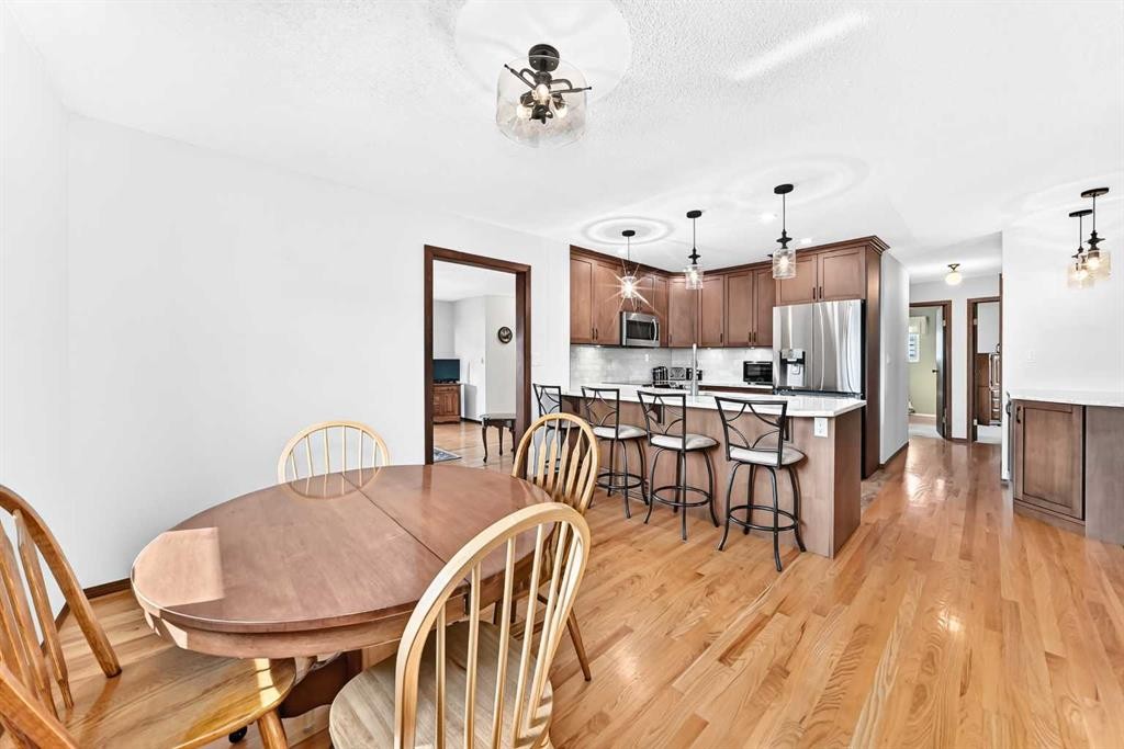 3 43 Avenue Close, Lacombe, AB - Indoor Photo Showing Dining Room