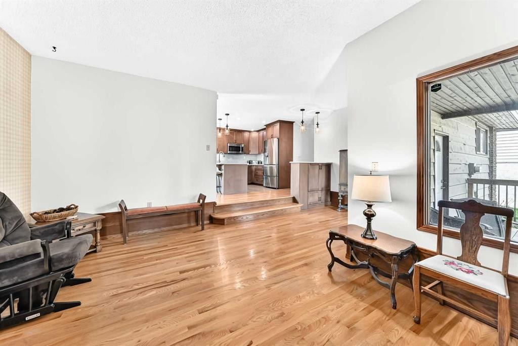 3 43 Avenue Close, Lacombe, AB - Indoor Photo Showing Living Room