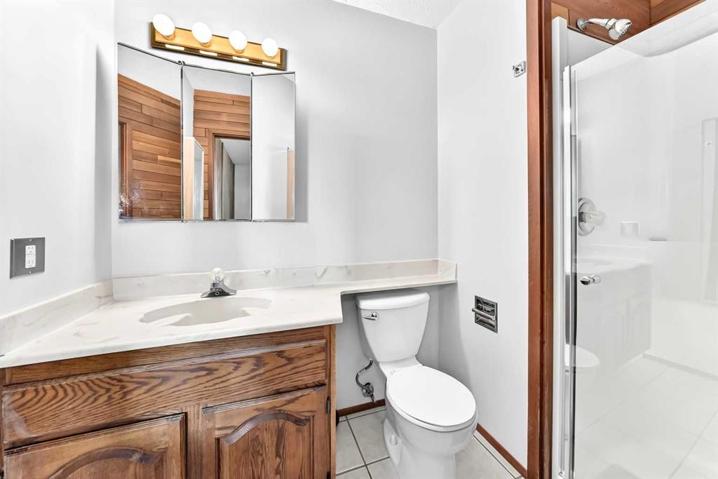 3 43 Avenue Close, Lacombe, AB - Indoor Photo Showing Bathroom