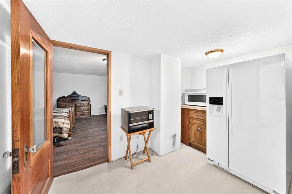 3 43 Avenue Close, Lacombe, AB - Indoor