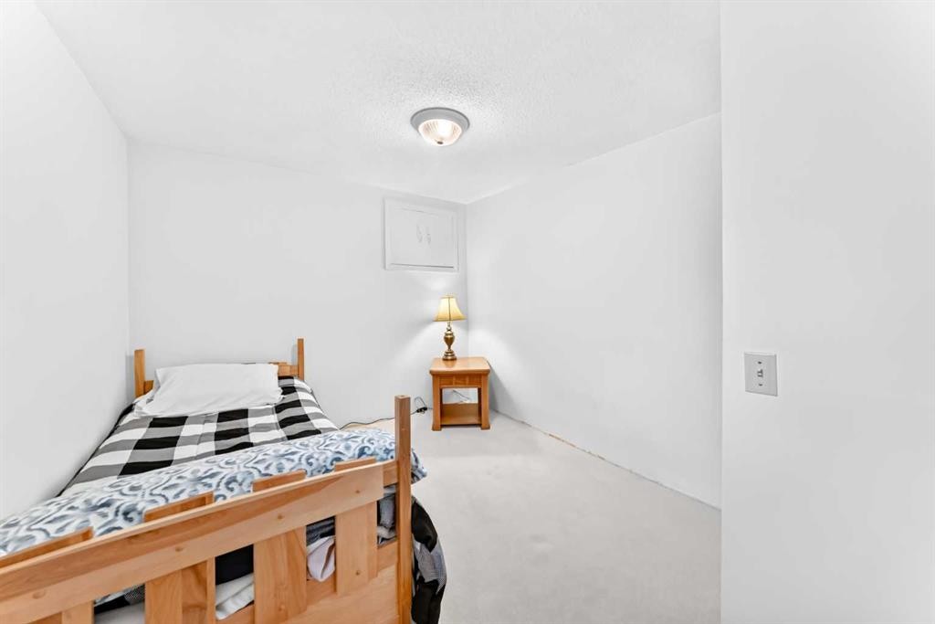 3 43 Avenue Close, Lacombe, AB - Indoor