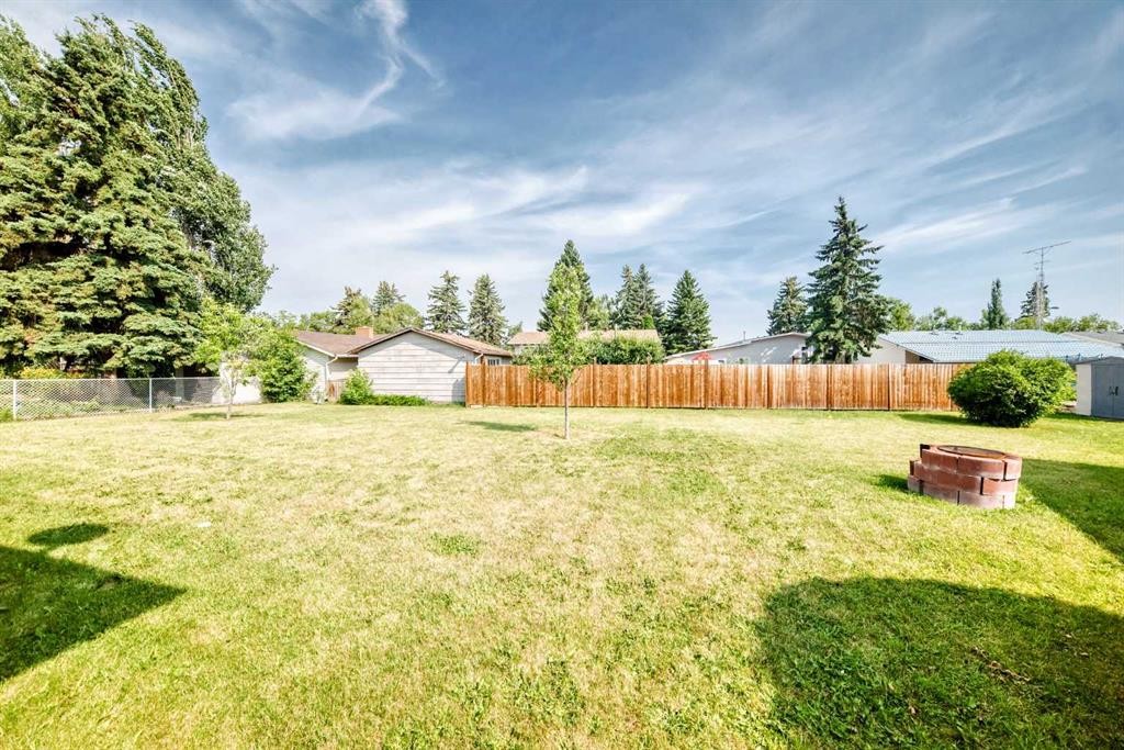 3 43 Avenue Close, Lacombe, AB - Outdoor