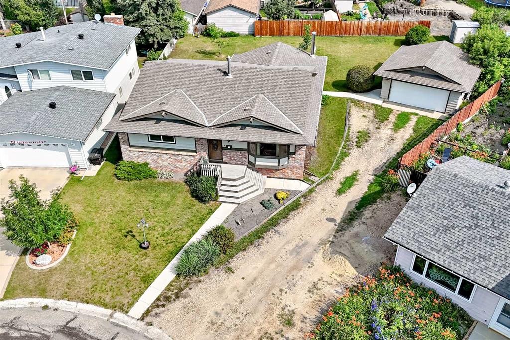 3 43 Avenue Close, Lacombe, AB - Outdoor