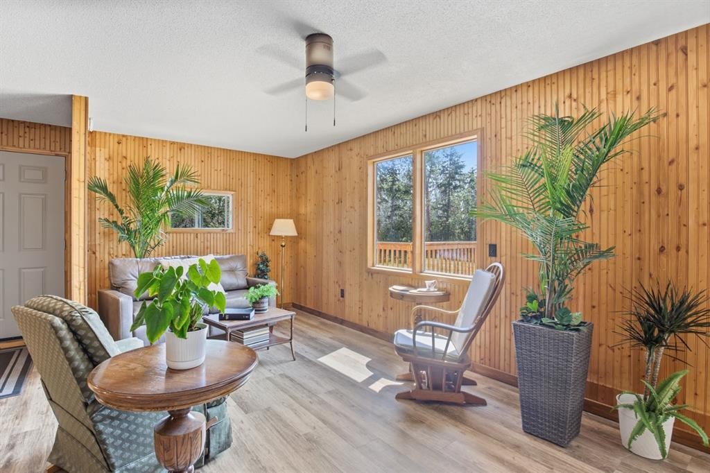 56 Lakeview Avenue, Gull Lake, AB - Indoor