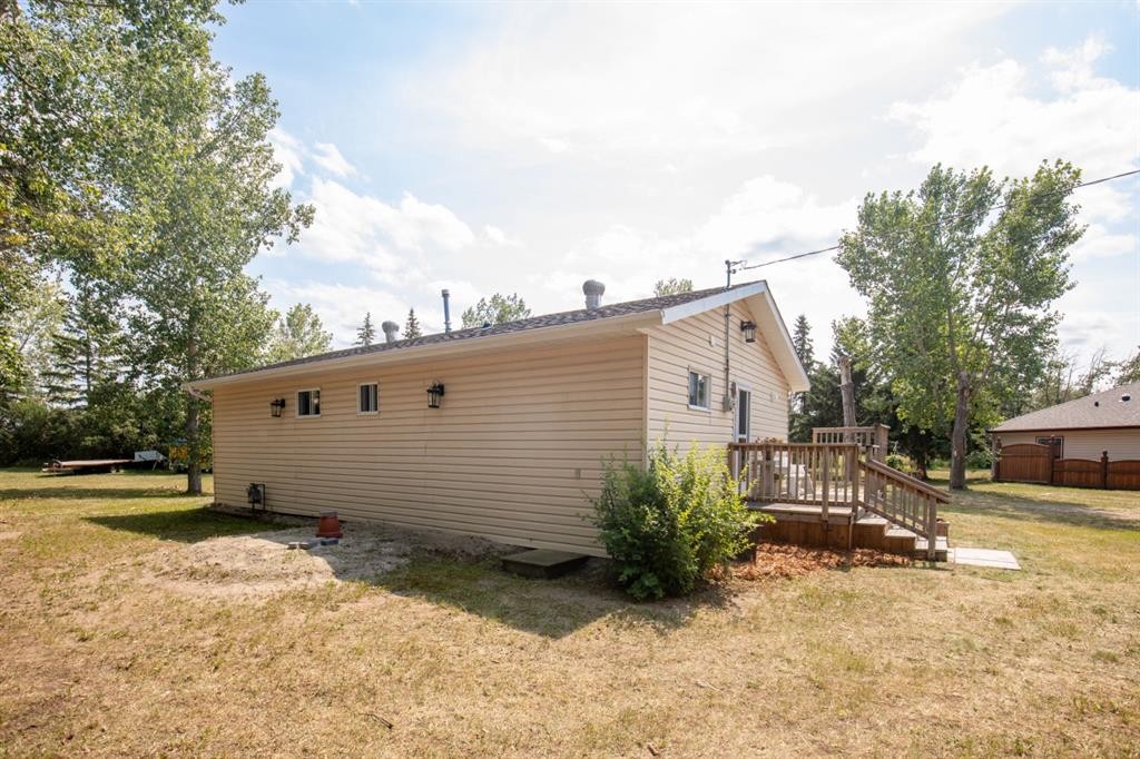 56 Lakeview Avenue, Gull Lake, AB - Outdoor