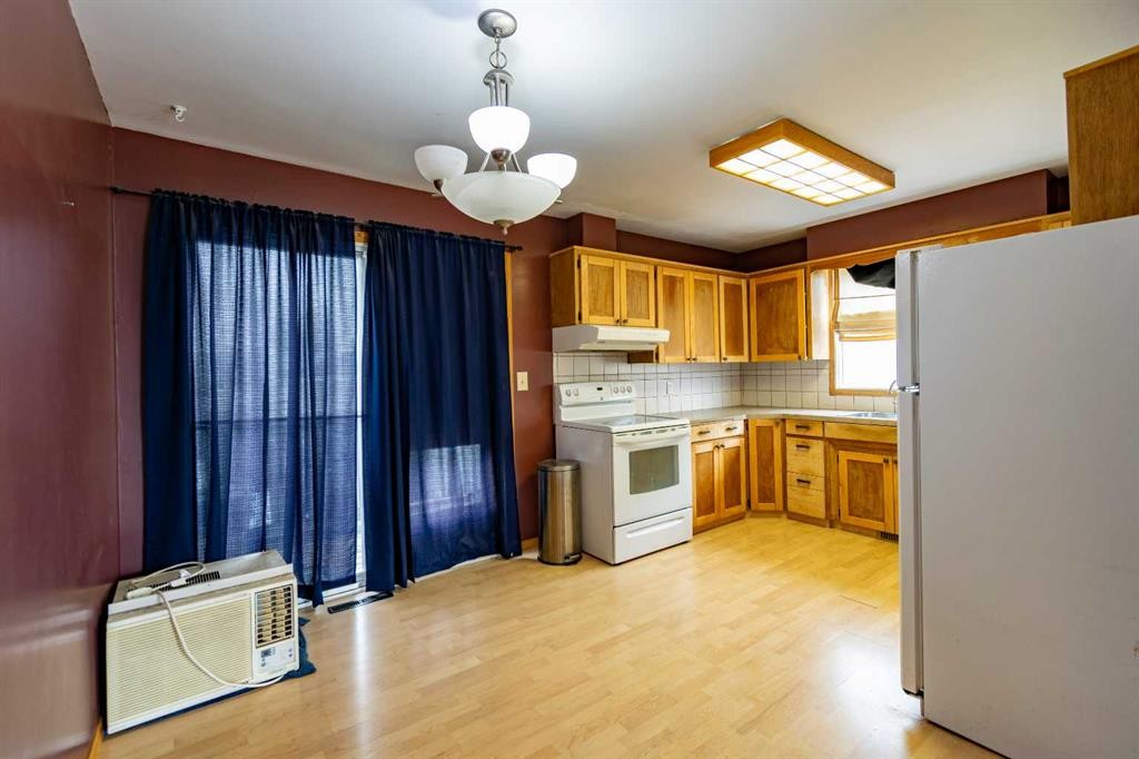 5005 53 Street, Castor, AB - Indoor Photo Showing Kitchen