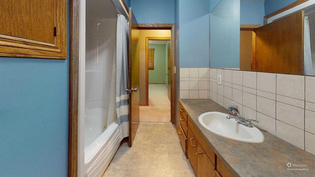 5005 53 Street, Castor, AB - Indoor Photo Showing Bathroom