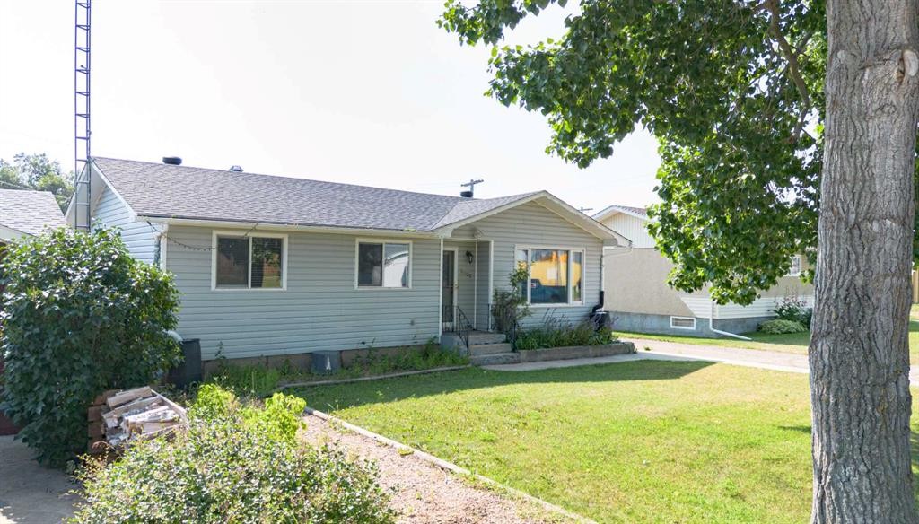 5005 53 Street, Castor, AB - Outdoor