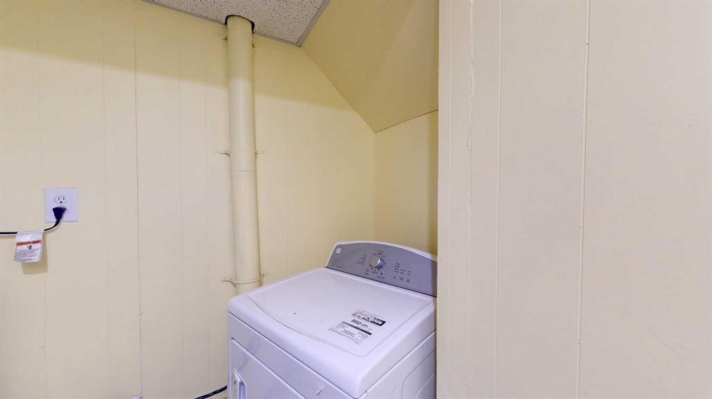 5005 53 Street, Castor, AB - Indoor Photo Showing Laundry Room