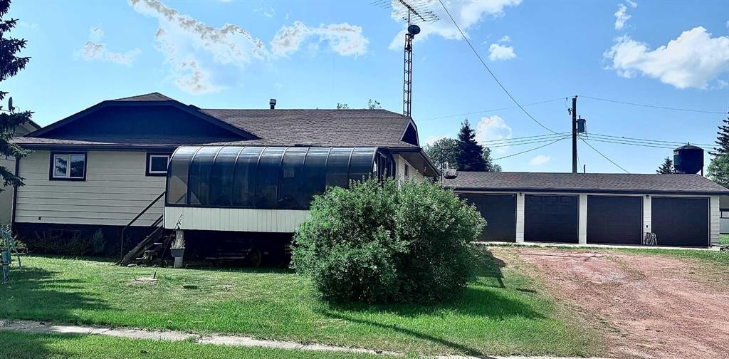 110 Howard Street, Halkirk, AB - Outdoor