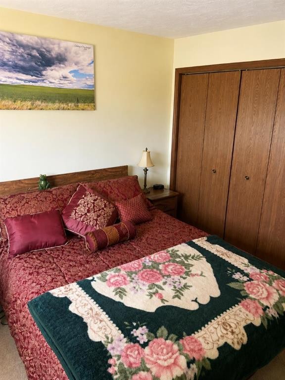 110 Howard Street, Halkirk, AB - Indoor Photo Showing Bedroom