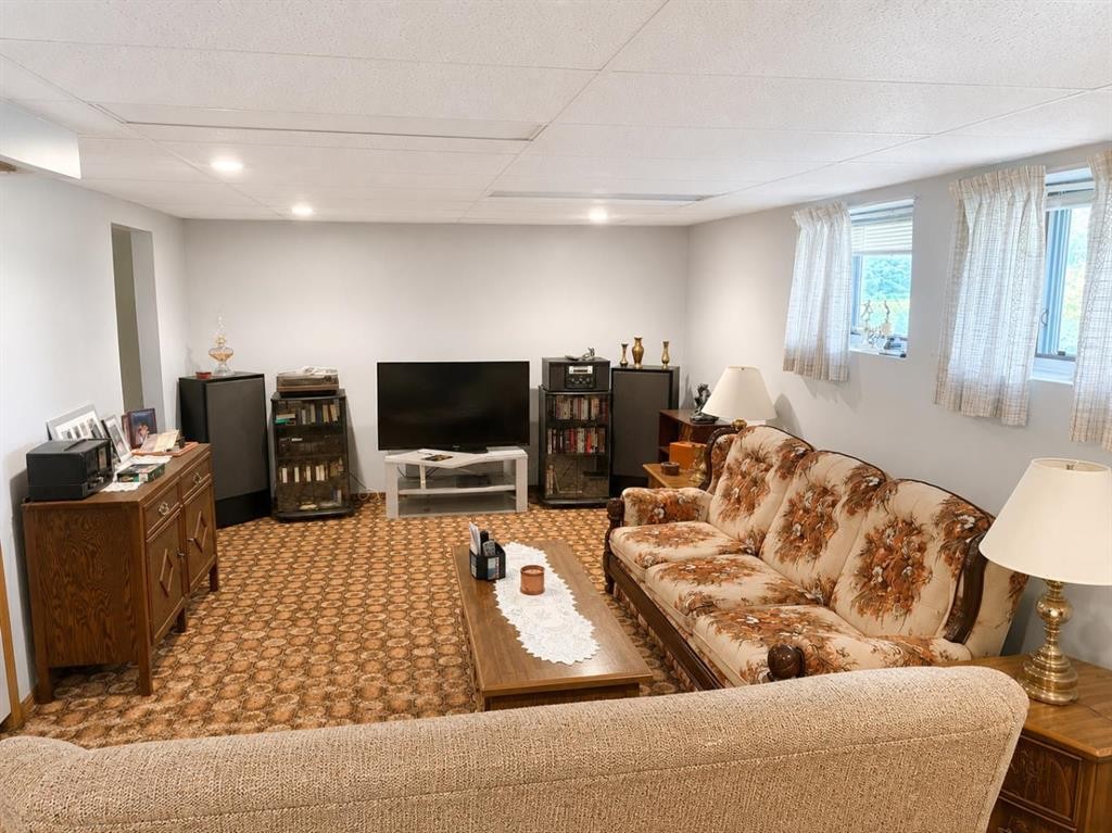 110 Howard Street, Halkirk, AB - Indoor