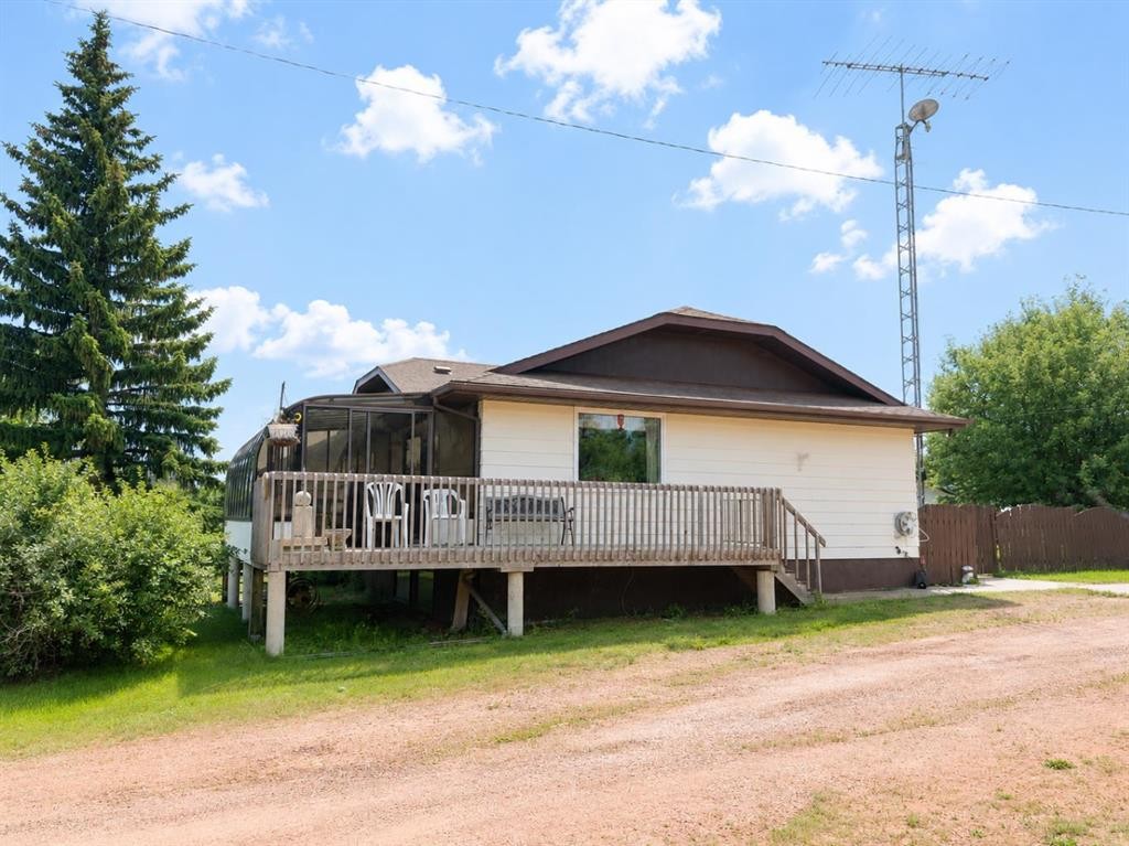 110 Howard Street, Halkirk, AB - Outdoor With Deck Patio Veranda