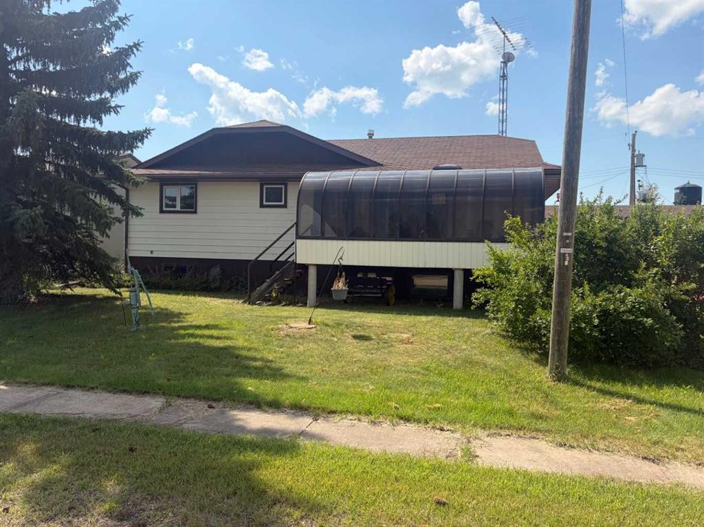 110 Howard Street, Halkirk, AB - Outdoor