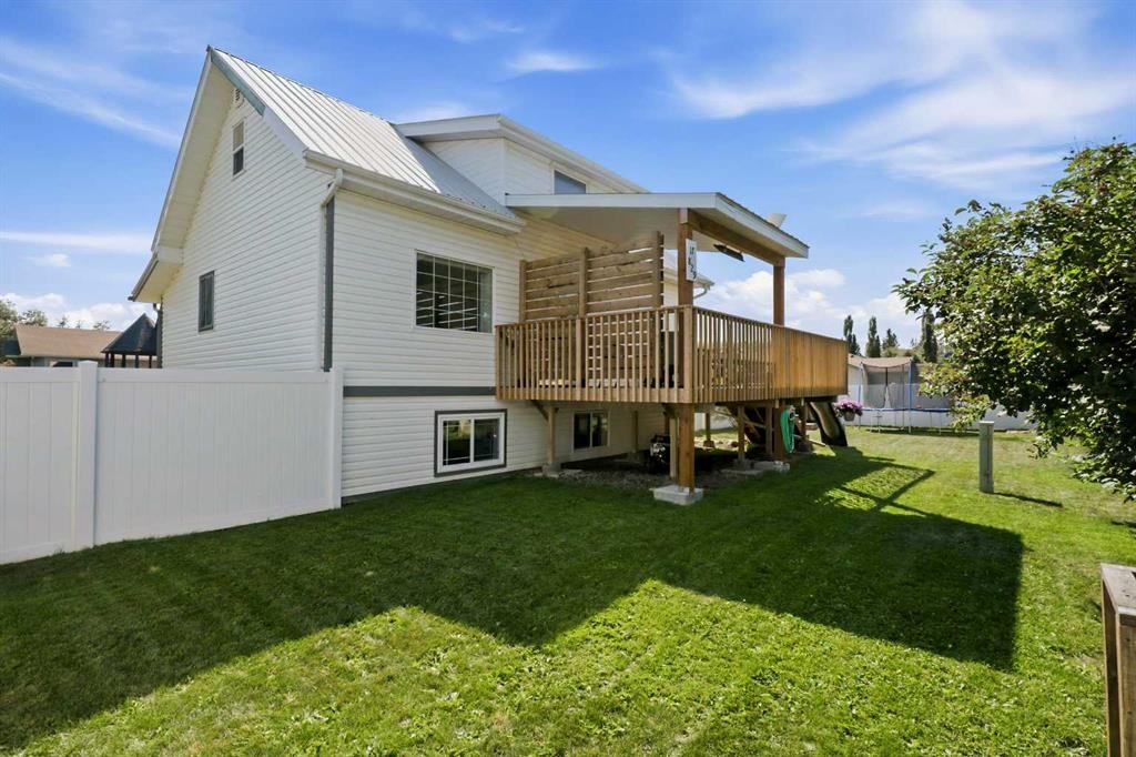 17-829 20 Street, Spruce View, AB - Outdoor With Deck Patio Veranda