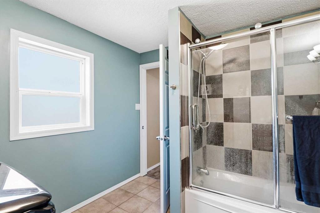 17-829 20 Street, Spruce View, AB - Indoor Photo Showing Bathroom