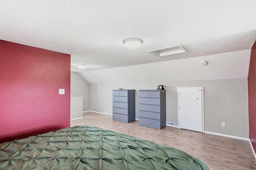 17-829 20 Street, Spruce View, AB - Indoor Photo Showing Bedroom