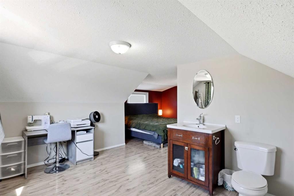 17-829 20 Street, Spruce View, AB - Indoor Photo Showing Bathroom