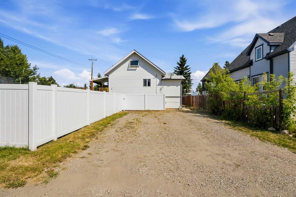 17-829 20 Street, Spruce View, AB - Outdoor