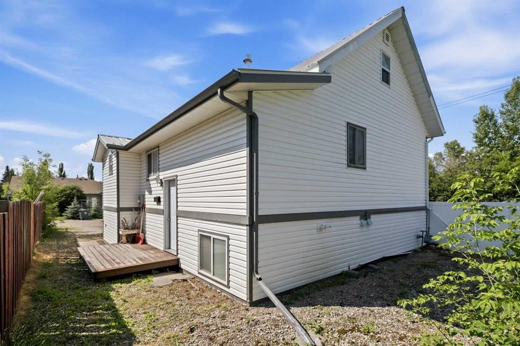 17-829 20 Street, Spruce View, AB - Outdoor With Exterior