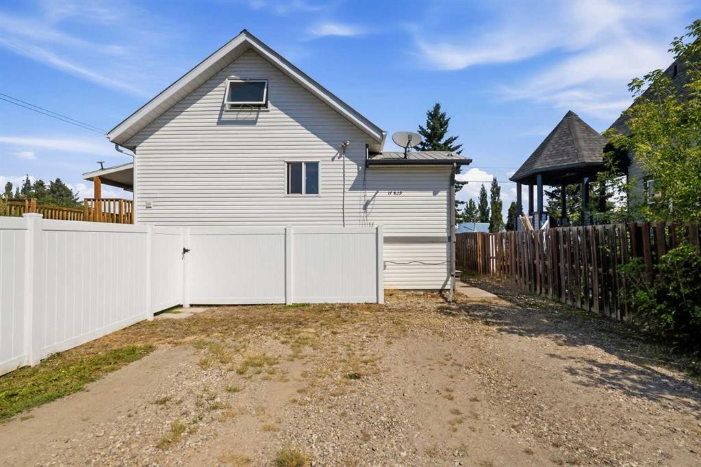 17-829 20 Street, Spruce View, AB - Outdoor