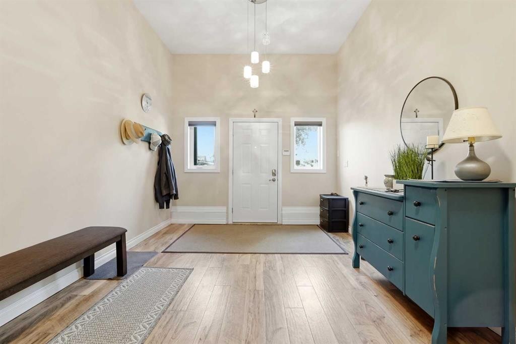 707 Elk Street, Sunbreaker Cove, AB - Indoor Photo Showing Other Room
