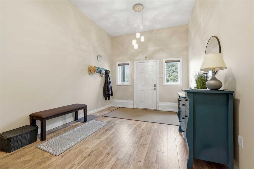 707 Elk Street, Sunbreaker Cove, AB - Indoor Photo Showing Other Room