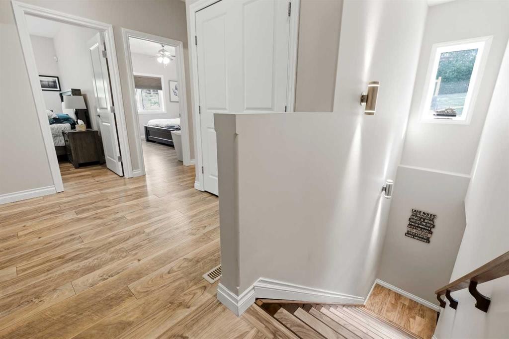 707 Elk Street, Sunbreaker Cove, AB - Indoor Photo Showing Other Room
