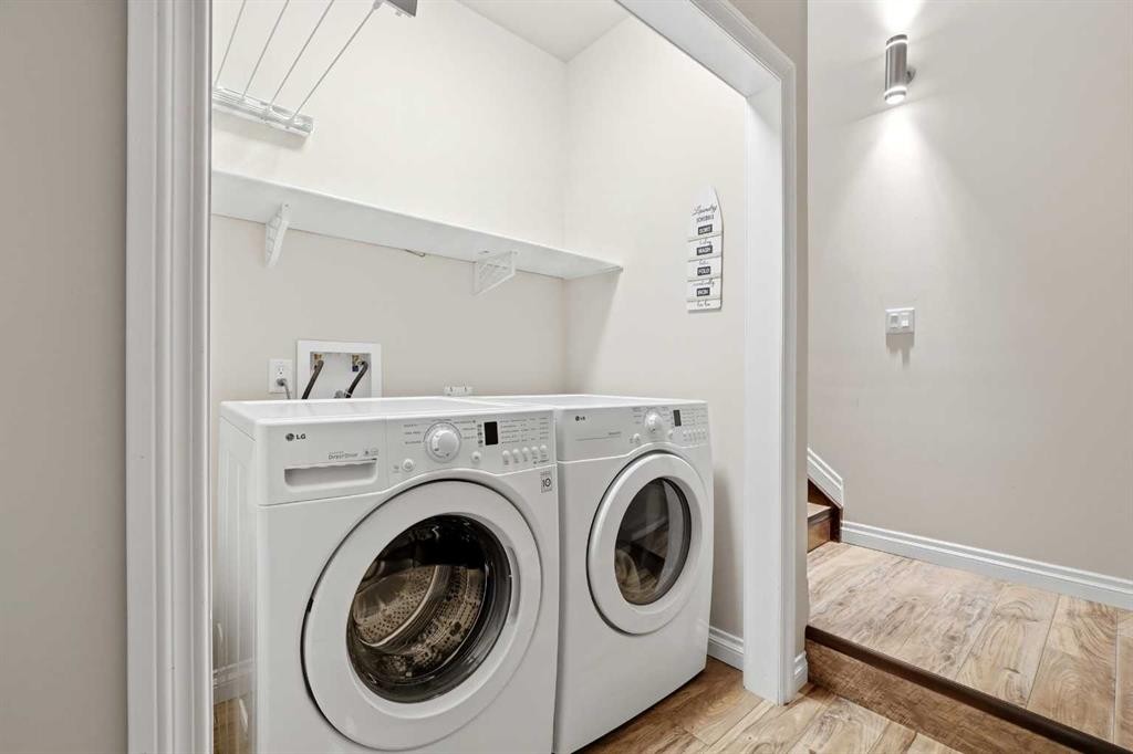 707 Elk Street, Sunbreaker Cove, AB - Indoor Photo Showing Laundry Room