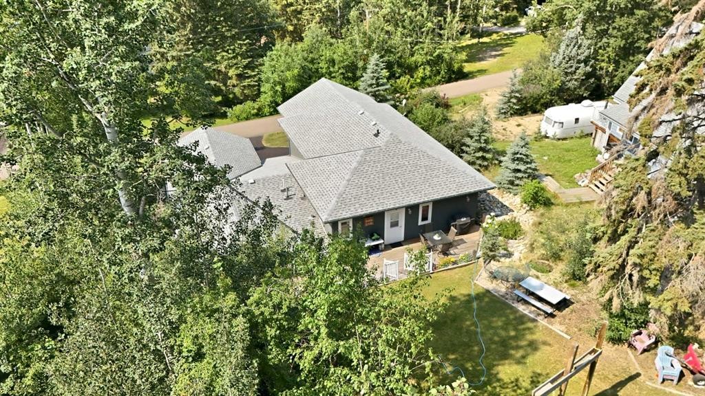 707 Elk Street, Sunbreaker Cove, AB - Outdoor
