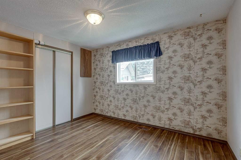 71 Parkside Avenue, Red Deer, AB