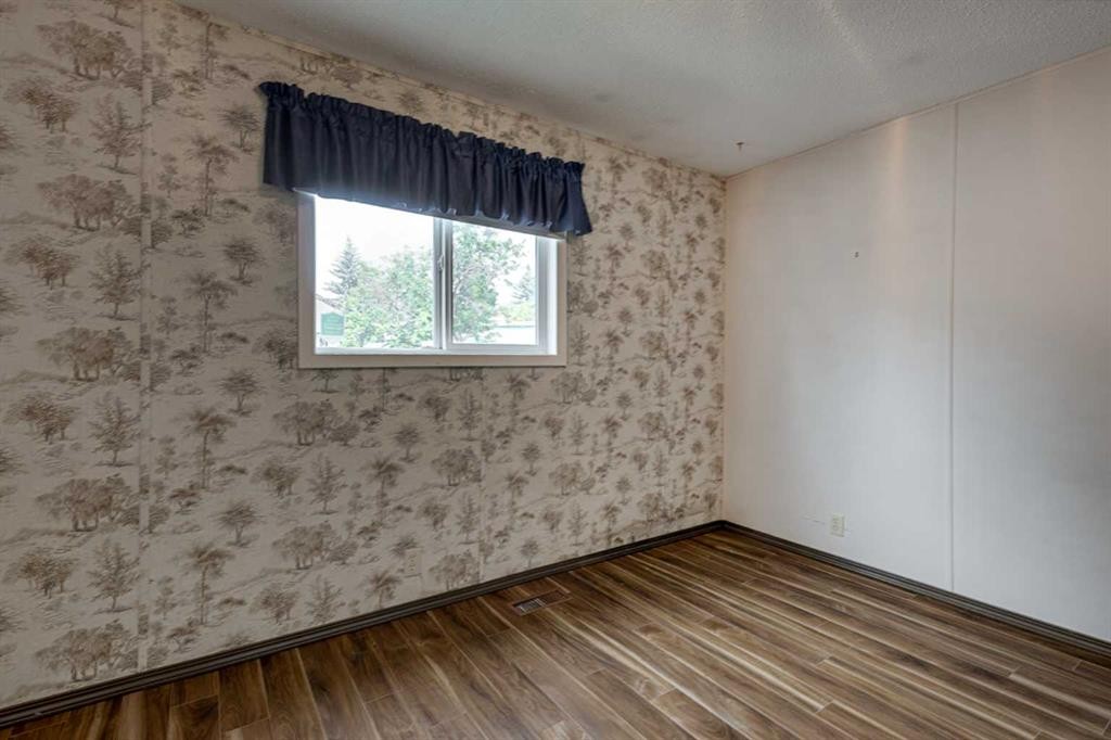 71 Parkside Avenue, Red Deer, AB