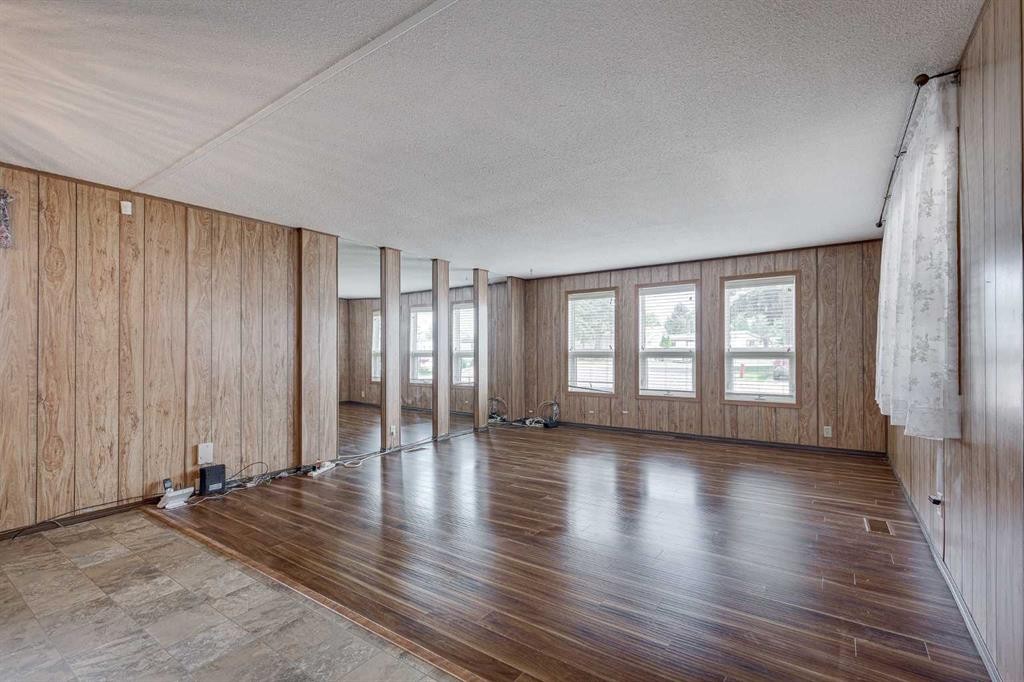 71 Parkside Avenue, Red Deer, AB