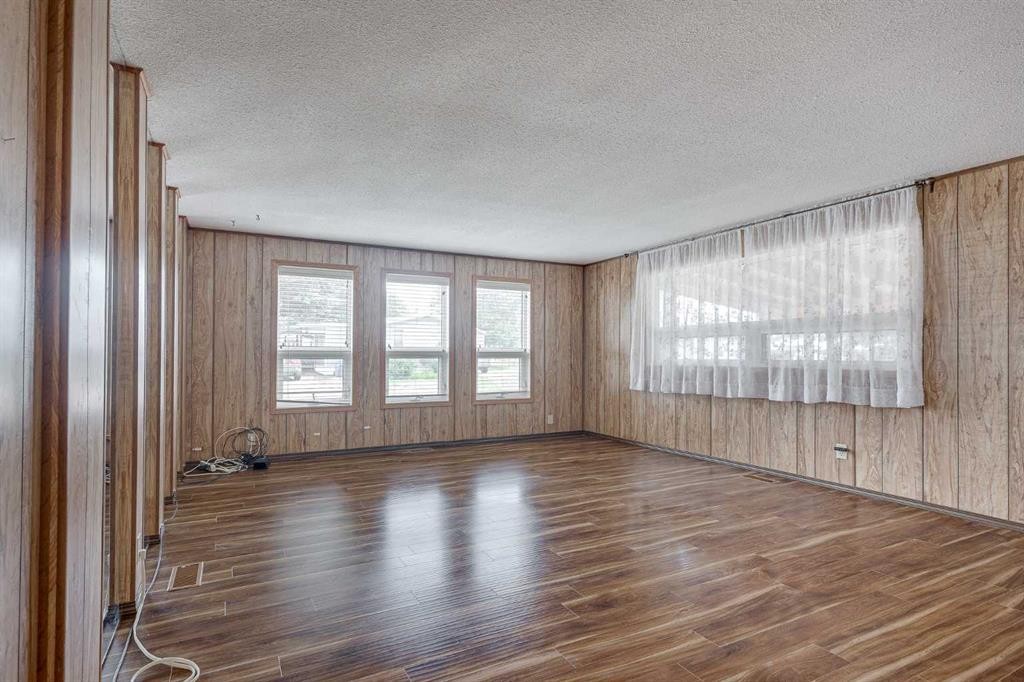 71 Parkside Avenue, Red Deer, AB