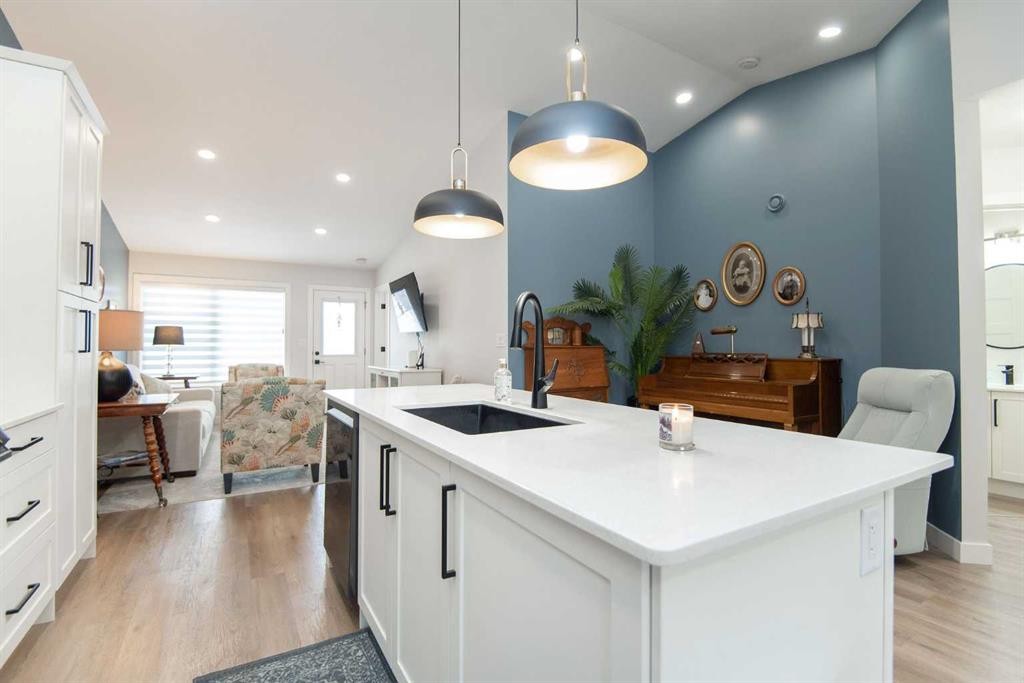 71 Golden Crescent, Red Deer, AB - Indoor Photo Showing Kitchen With Upgraded Kitchen