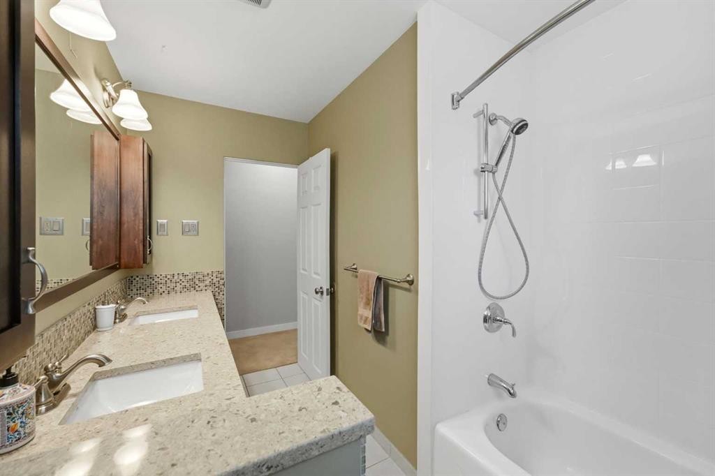 8 Sydney Close, Red Deer, AB - Indoor Photo Showing Bathroom