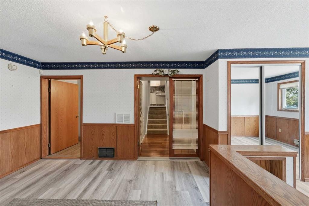 8 Sydney Close, Red Deer, AB - Indoor