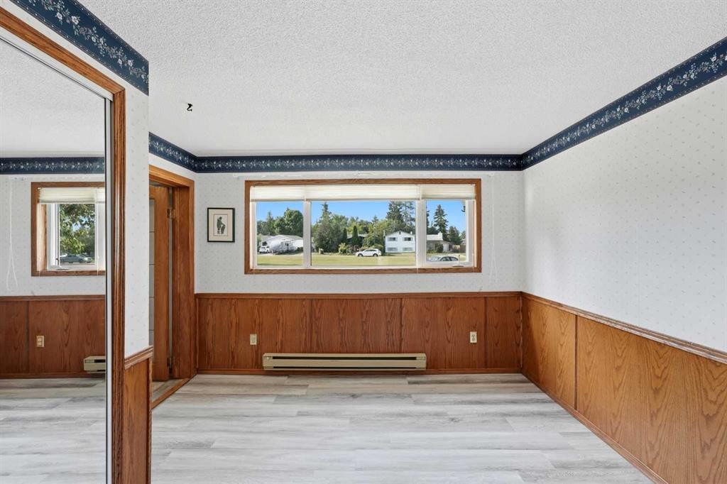 8 Sydney Close, Red Deer, AB - Indoor Photo Showing Other Room