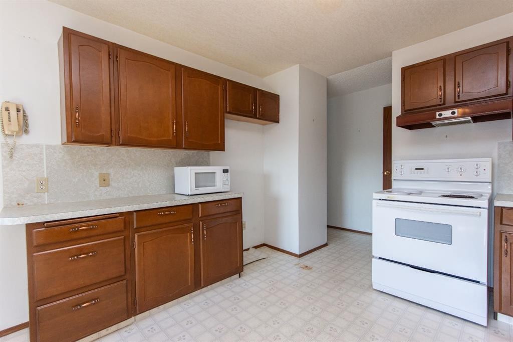 1910 26 Avenue, Delburne, AB - Indoor Photo Showing Kitchen