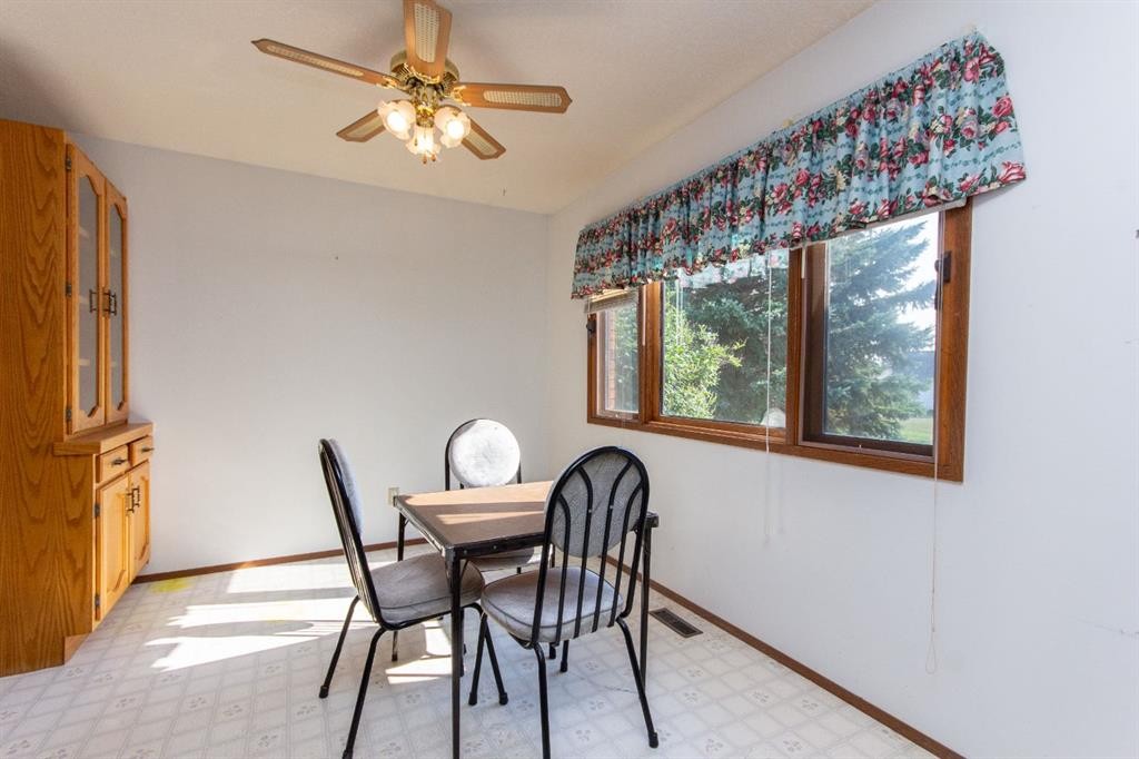 1910 26 Avenue, Delburne, AB - Indoor Photo Showing Dining Room