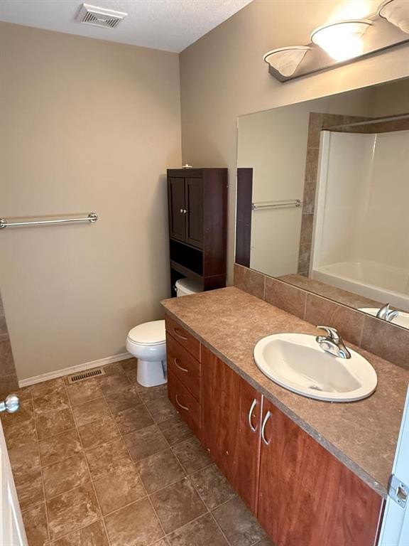 74 Parkway Drive, Blackfalds, AB - Indoor Photo Showing Bathroom